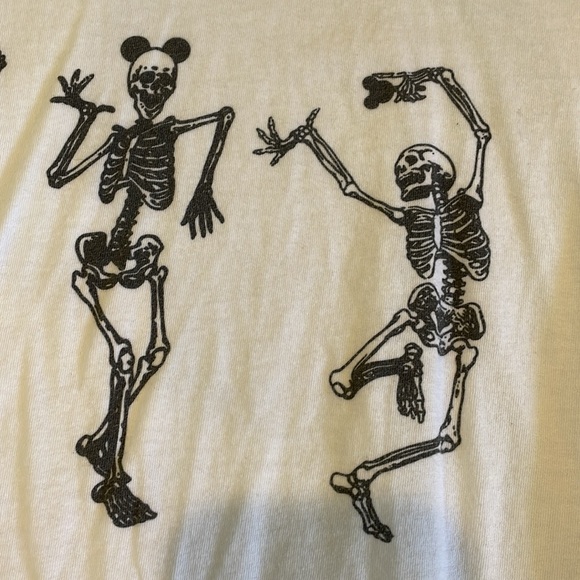3/$15 🔴 Women’s Disney inspired Halloween Skeletons shirt size small - Picture 6 of 6